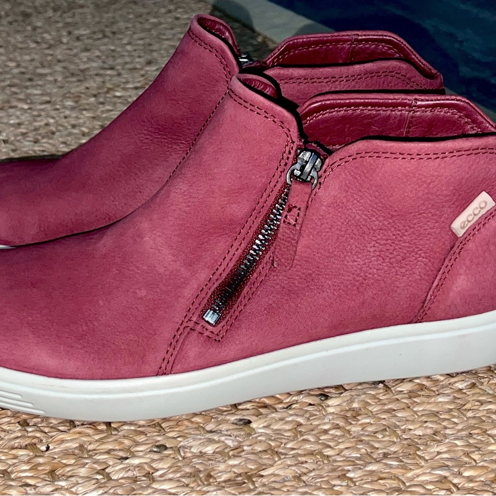 Ecco Women’s soft Red Ankle Boots size 10